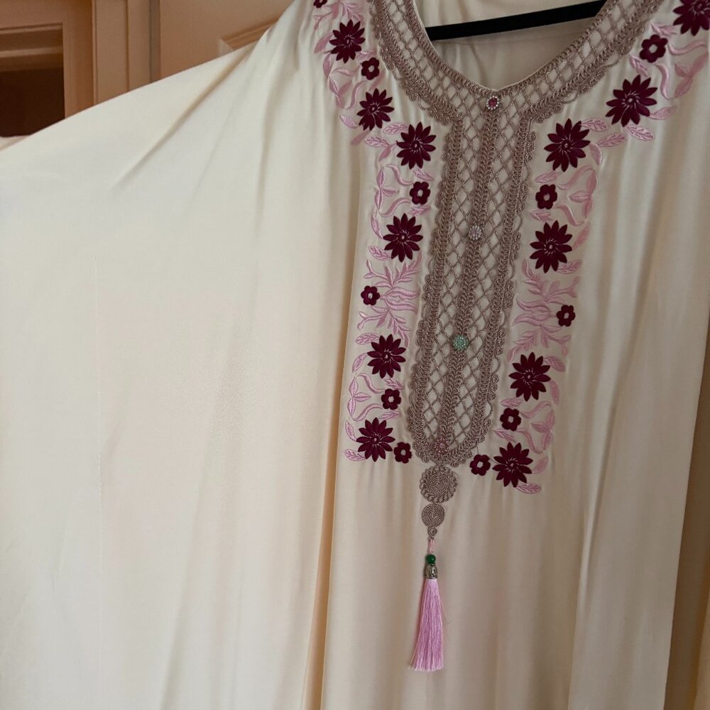 IVORY AND ROSE KAFTAN - Picture 4 of 4